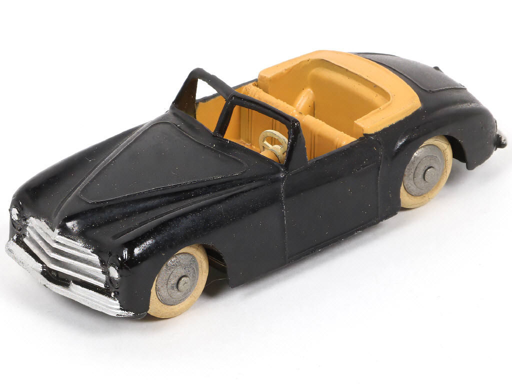 Lot 270 - DINKY TOYS (FRANCE) (1)