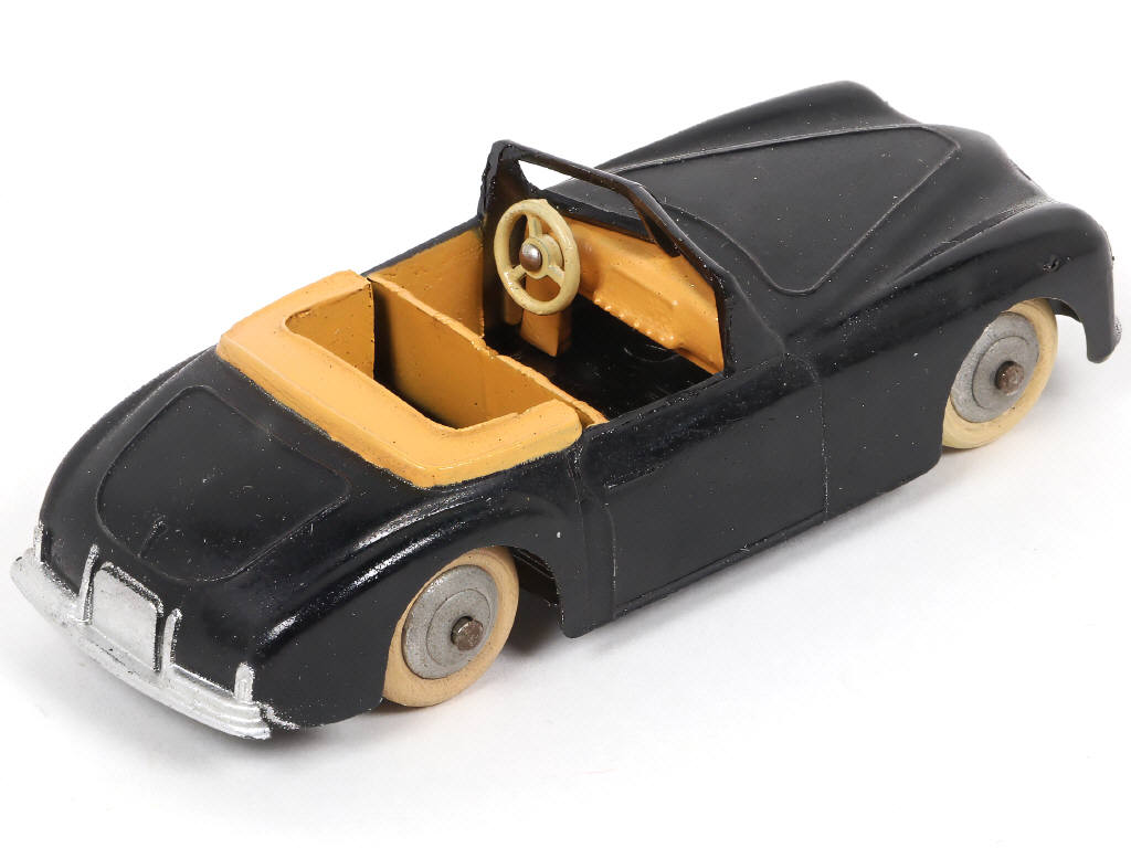 Lot 270 - DINKY TOYS (FRANCE) (1)