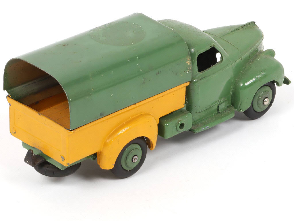 Lot 352 - DINKY TOYS (FRANCE) (1)