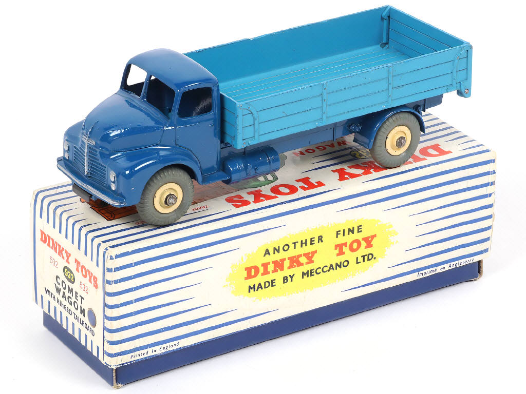 Lot 215 - DINKY TOYS (GB) (1)