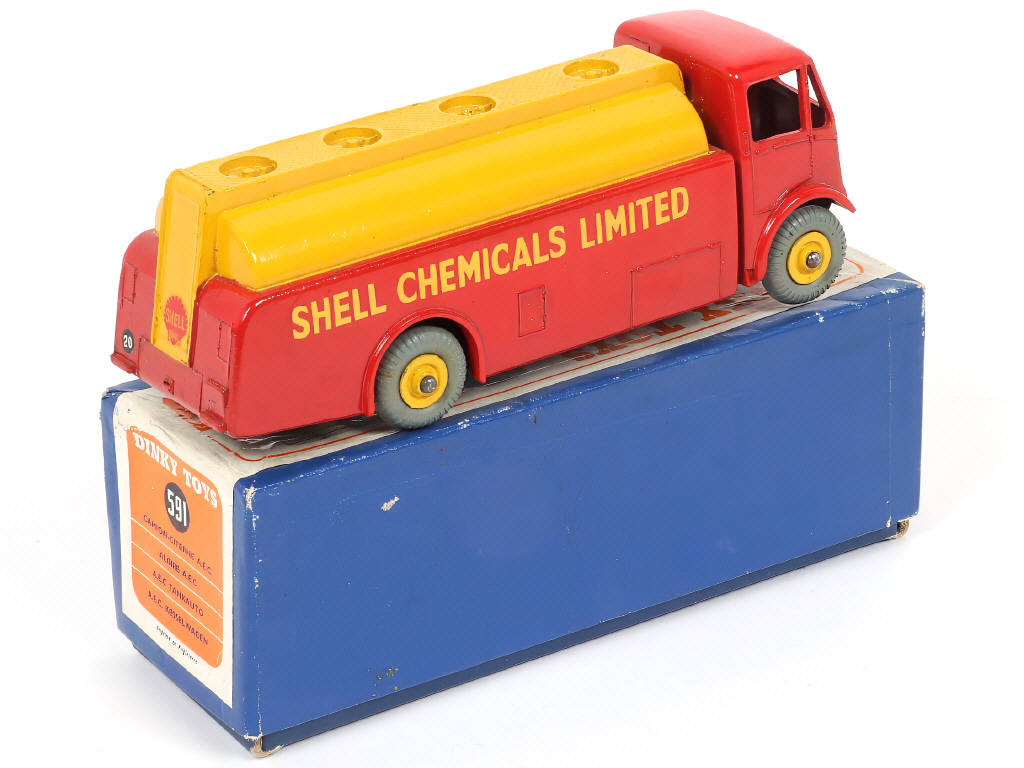 Lot 220 - DINKY TOYS (GB) (1)