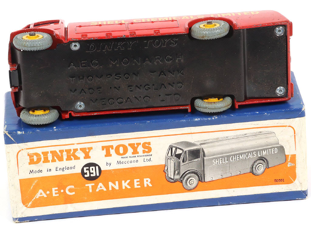 Lot 220 - DINKY TOYS (GB) (1)