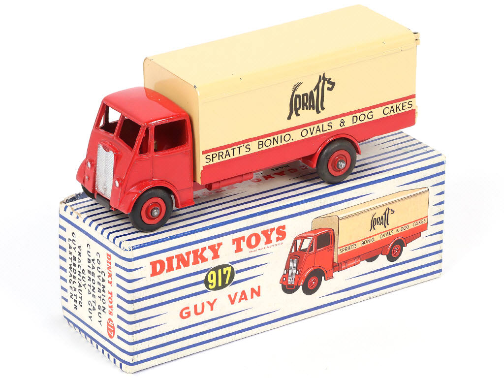 Lot 219 - DINKY TOYS (GB) (1)