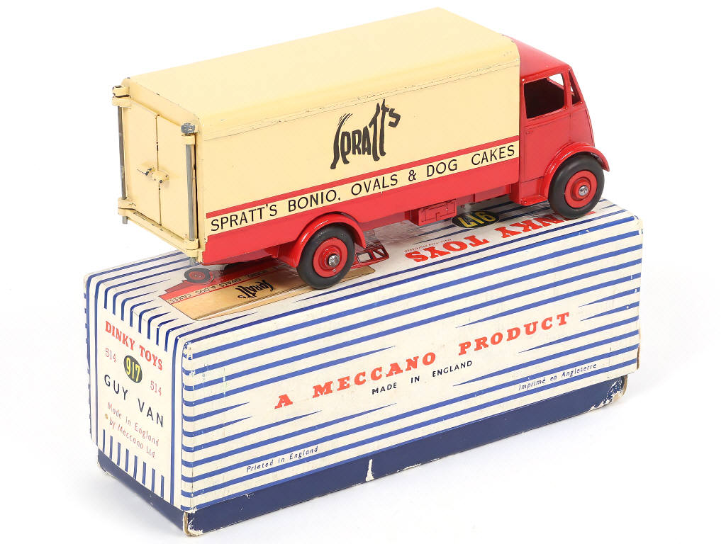 Lot 219 - DINKY TOYS (GB) (1)