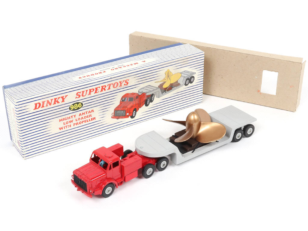 Lot 226 - DINKY TOYS (GB) (1)