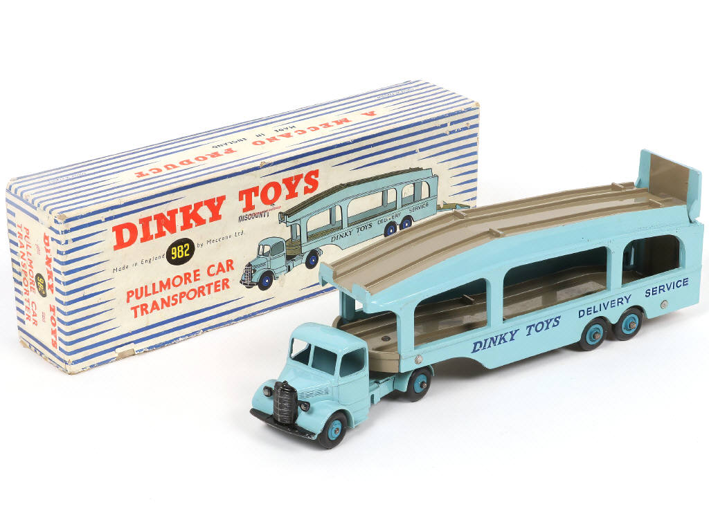 Lot 224 - DINKY TOYS (GB) (1)