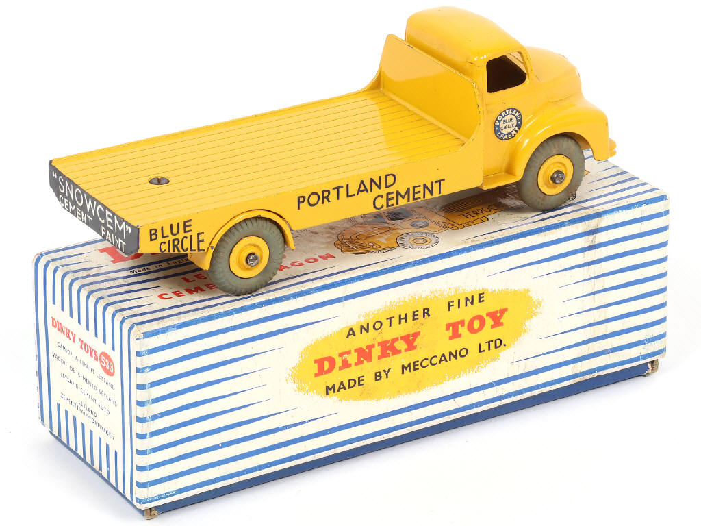 Lot 216 - DINKY TOYS (GB) (1)