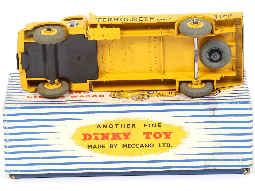 Lot 216 - DINKY TOYS (GB) (1)