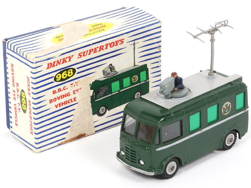 Lot 228 - DINKY TOYS (GB) (1)