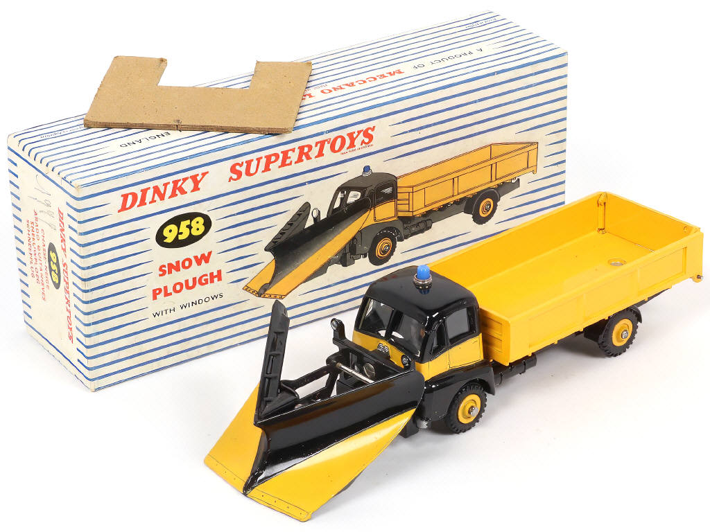 Lot 229 - DINKY TOYS (GB) (1)