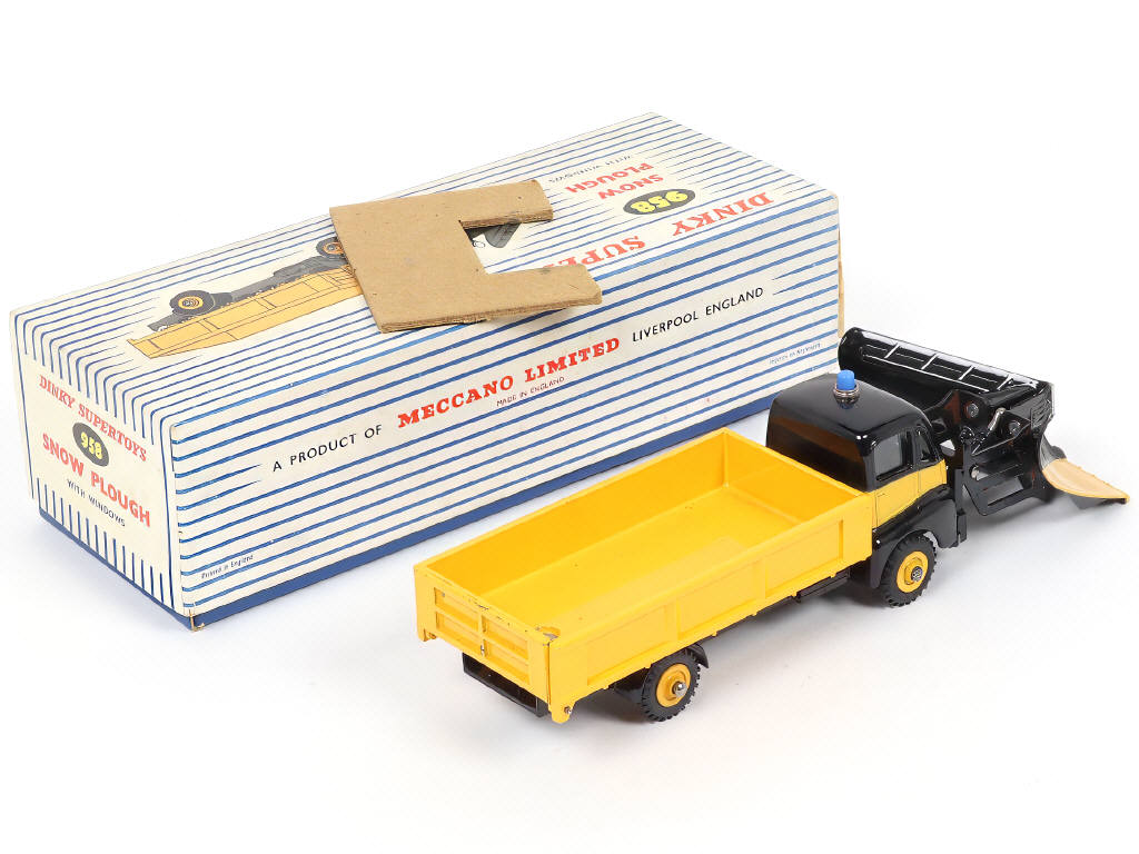 Lot 229 - DINKY TOYS (GB) (1)