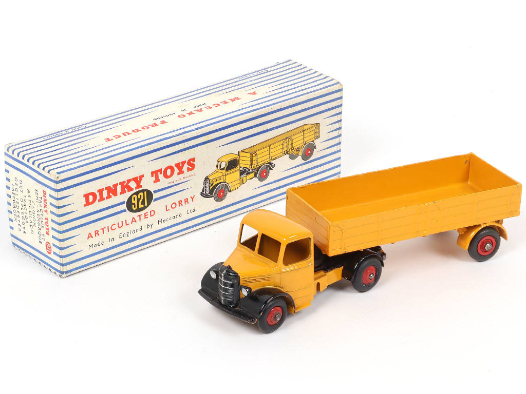 Lot 218 - DINKY TOYS (GB) (1)