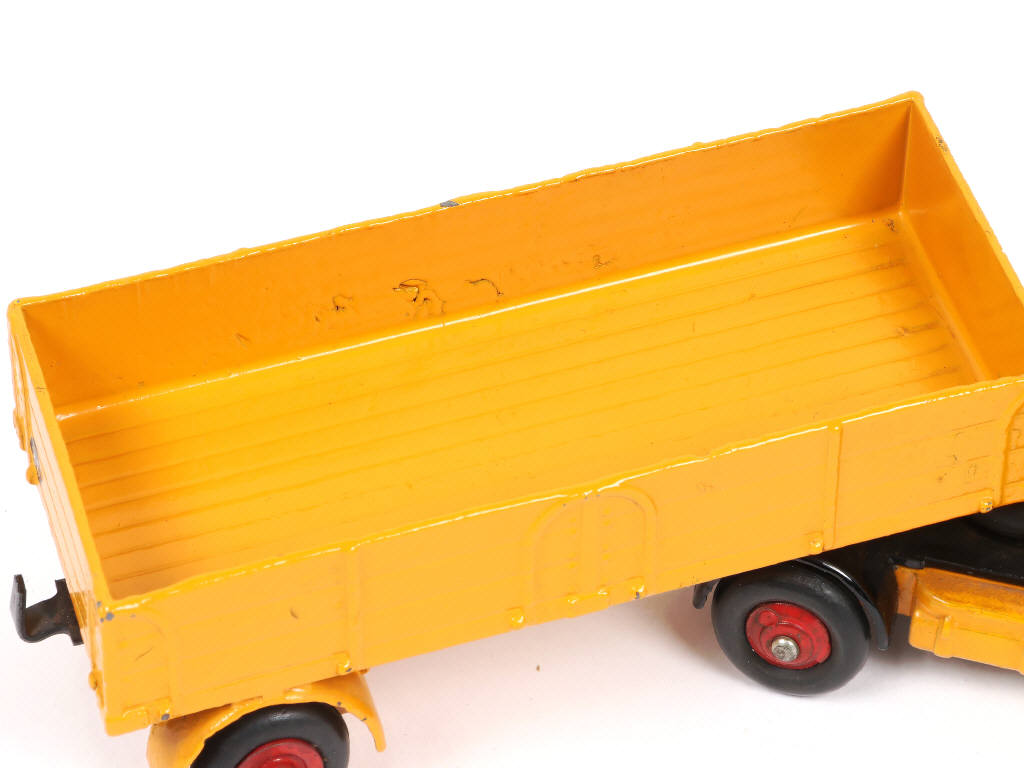 Lot 218 - DINKY TOYS (GB) (1)