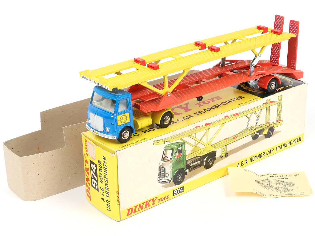 Lot 235 - DINKY TOYS (GB) (1)