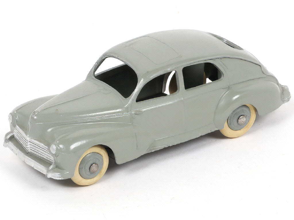 Lot 266 - DINKY TOYS (FRANCE) (1)