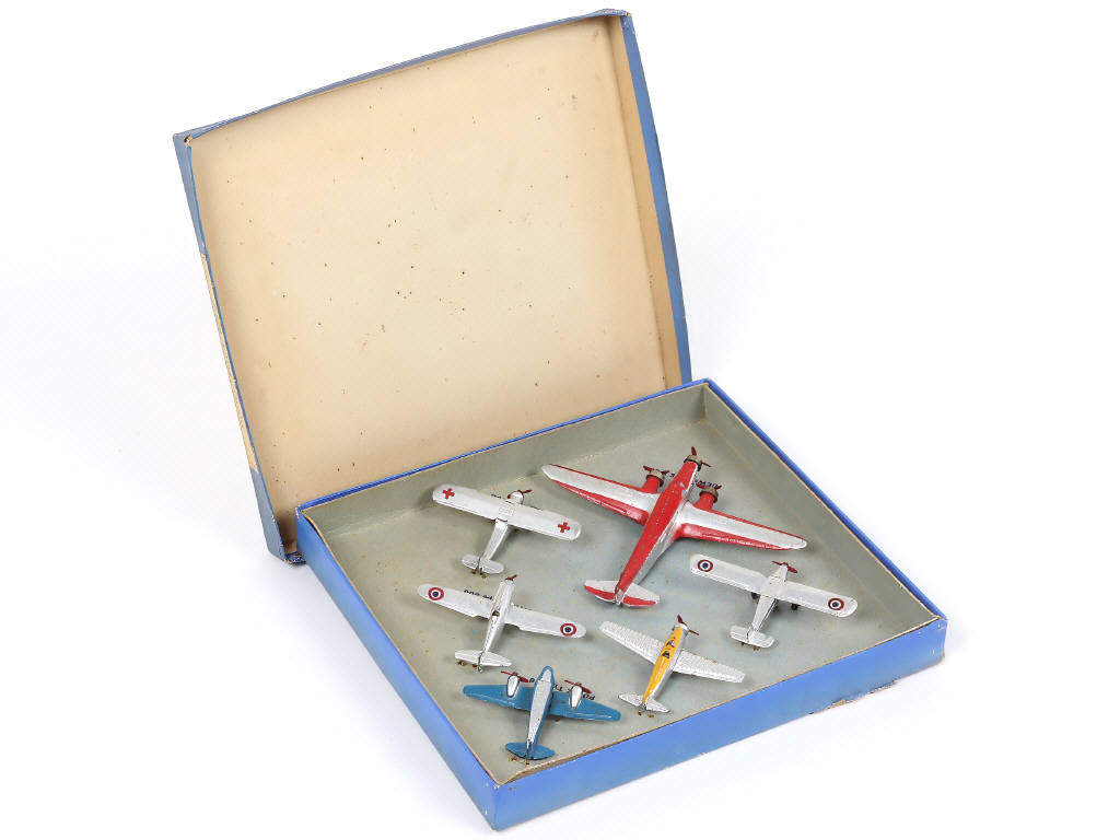 Lot 370 - DINKY TOYS (FRANCE) (1)