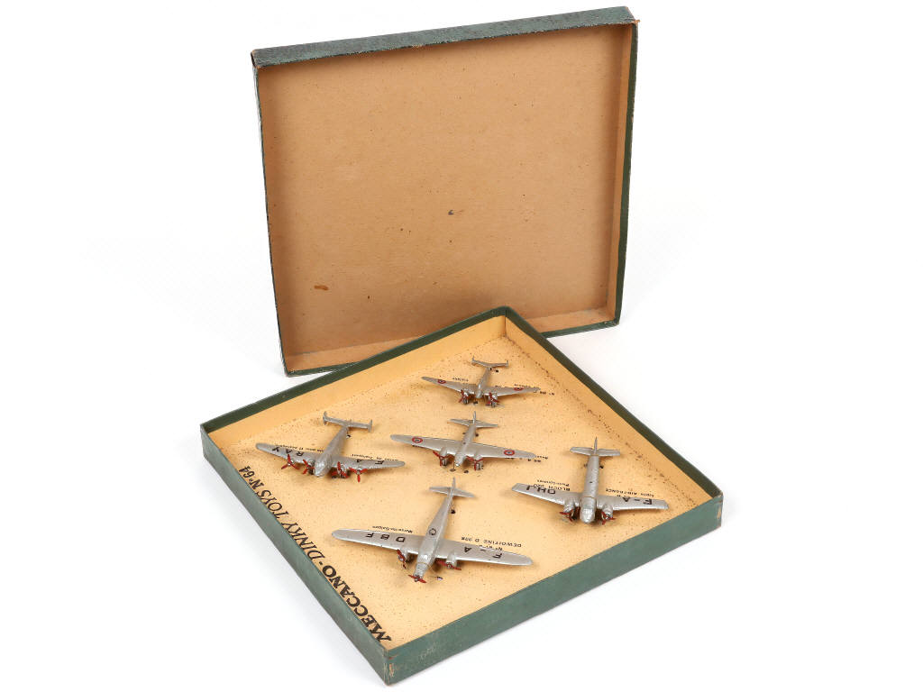 Lot 368 - DINKY TOYS (FRANCE) (1)