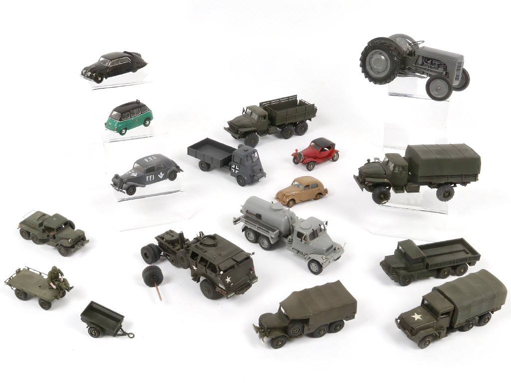 Lot 103 - DIVERS (16)