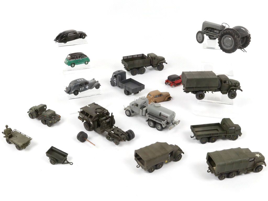 Lot 103 - DIVERS (16)