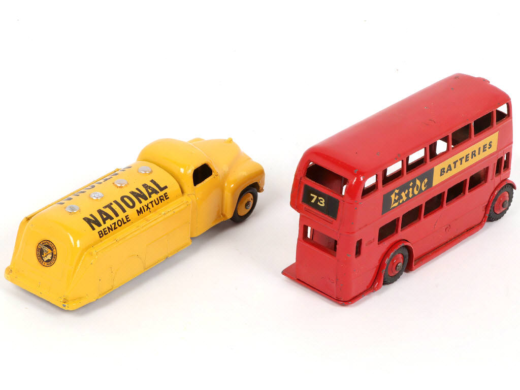 Lot 301 - DINKY TOYS (GB) (2)