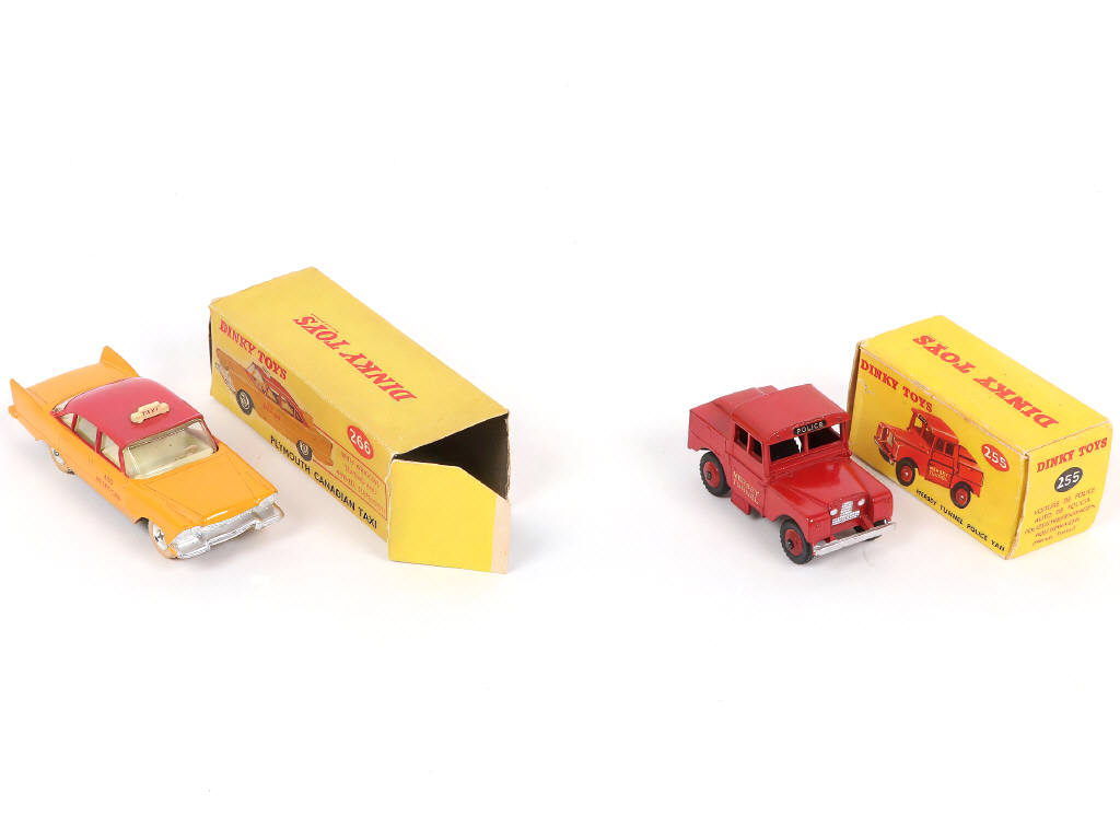Lot 300 - DINKY TOYS (GB) (2)