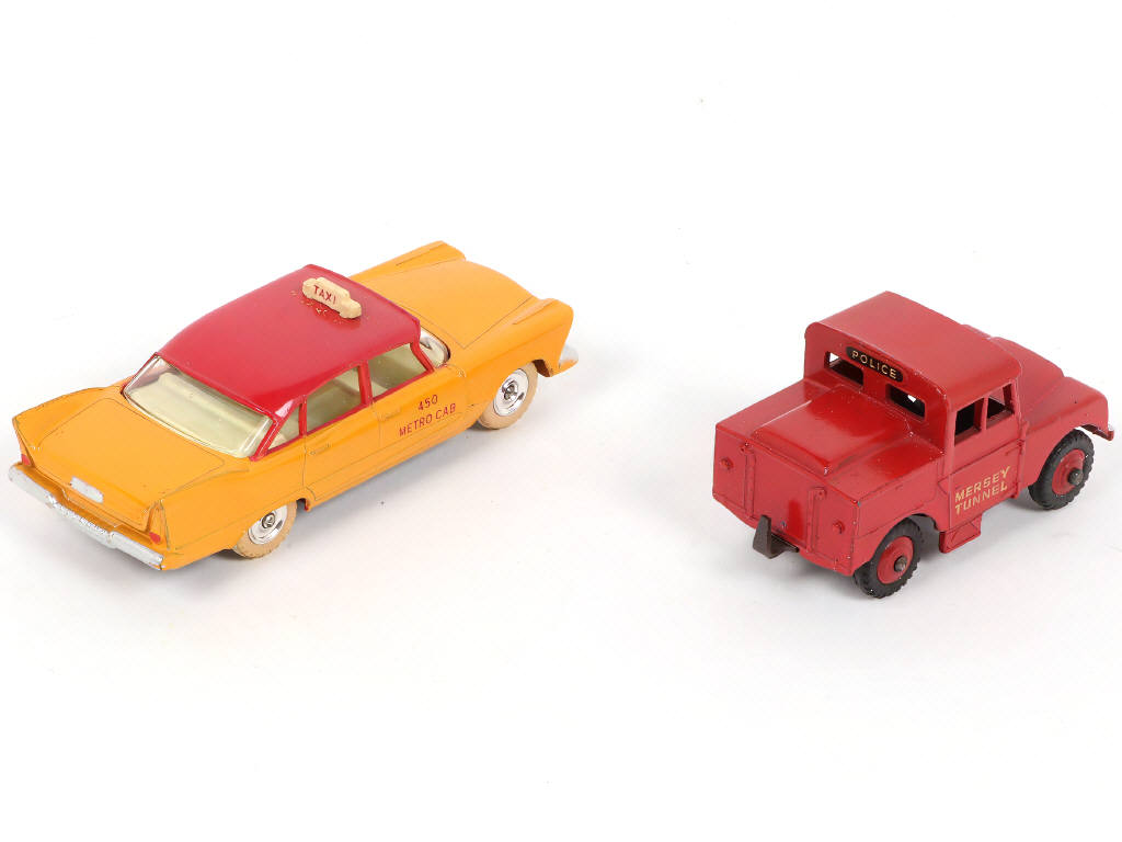 Lot 300 - DINKY TOYS (GB) (2)
