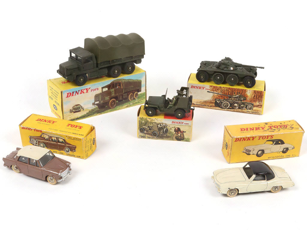 Lot 356 - DINKY TOYS (FRANCE) (5)