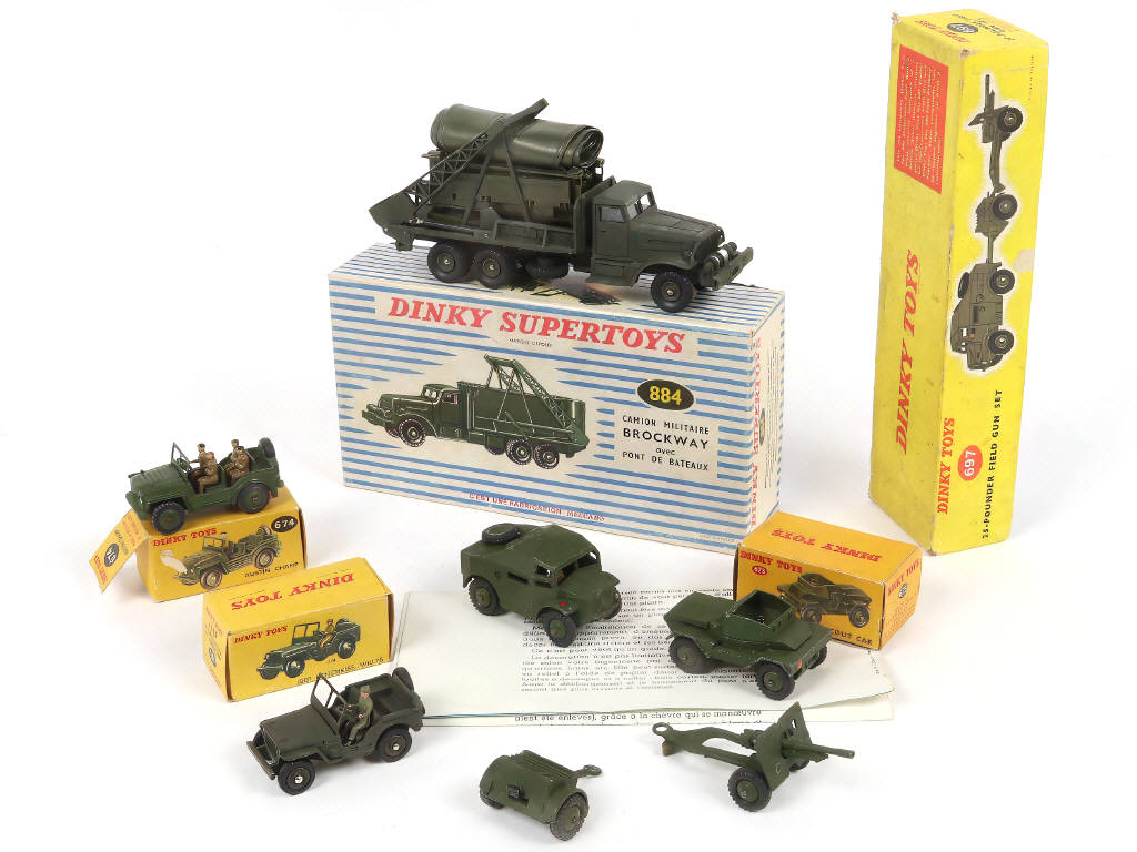 Lot 311 - DINKY TOYS (5)