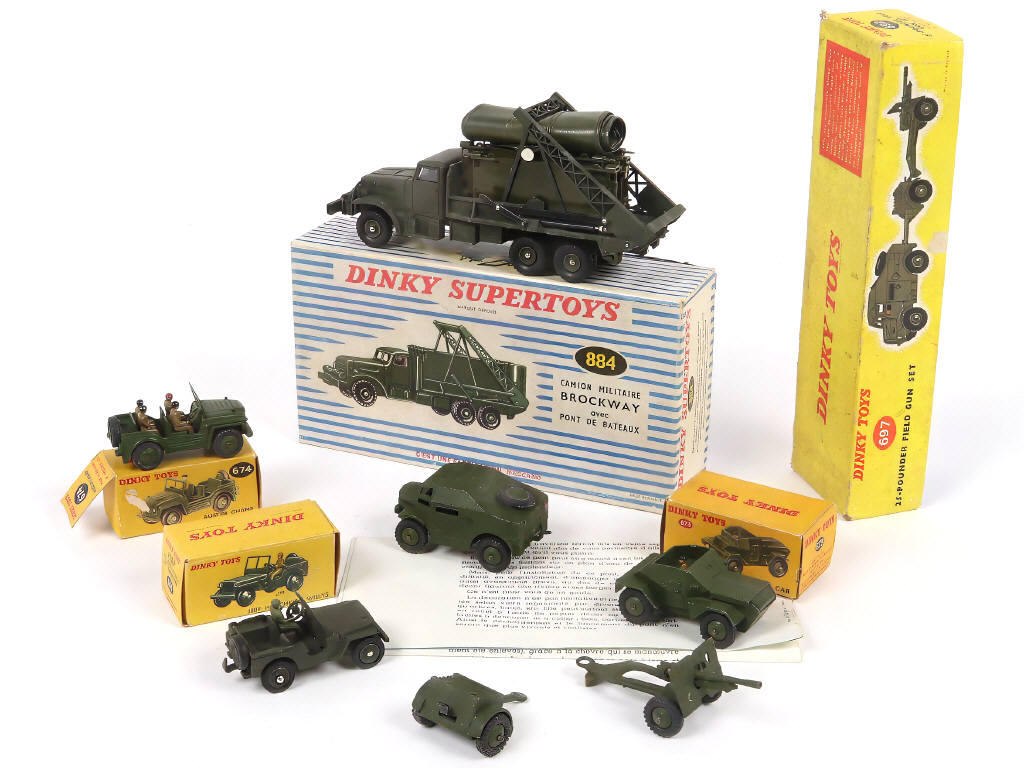 Lot 311 - DINKY TOYS (5)