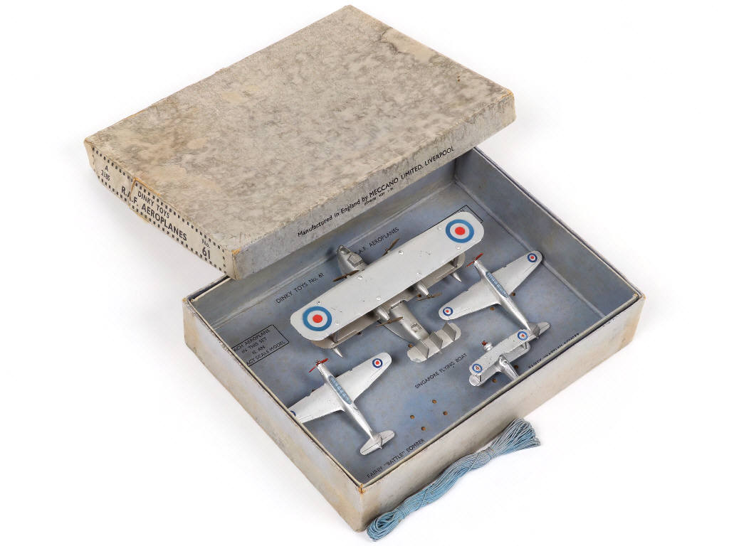 Lot 281 - DINKY TOYS (GB) (1)