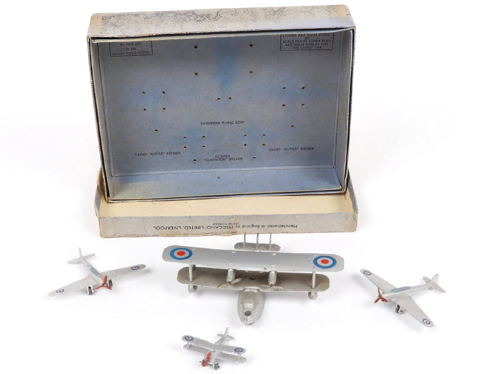Lot 281 - DINKY TOYS (GB) (1)