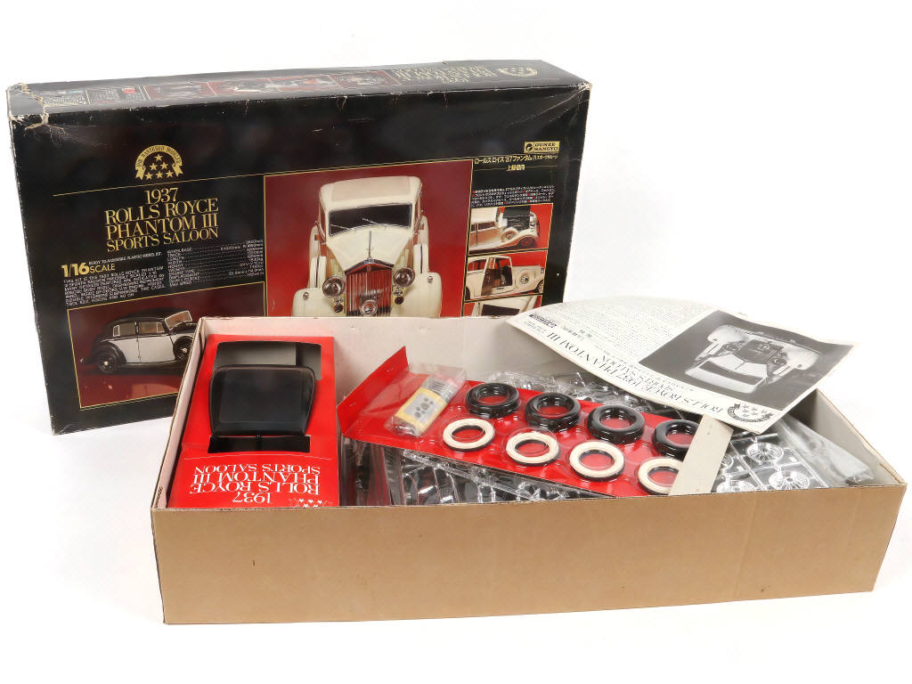 Lot 15 - FOR MASTERED MODELER (USA) (1)