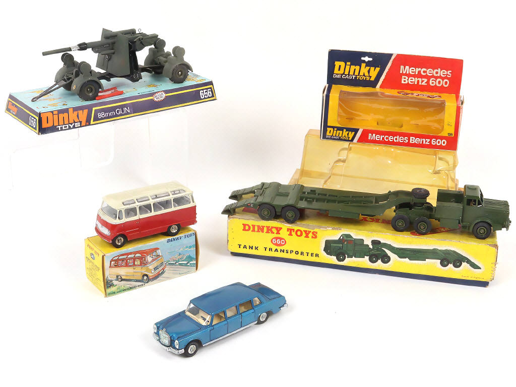 Lot 310 - DINKY TOYS (4)