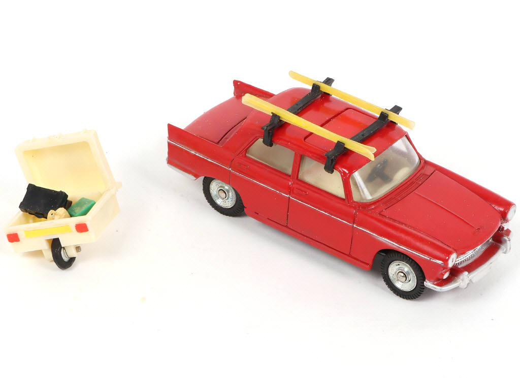 Lot 316 - DINKY TOYS (FRANCE) (1)