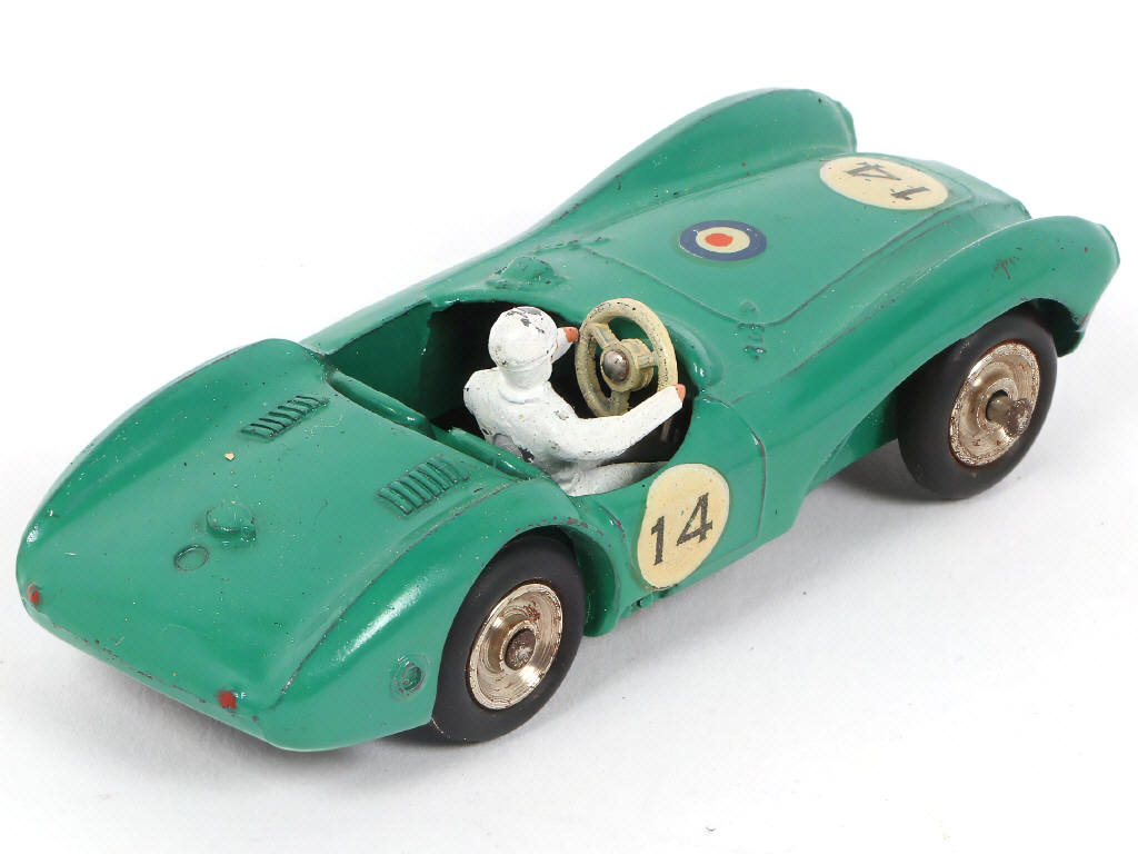 Lot 352 - DINKY TOYS (FRANCE) (3)