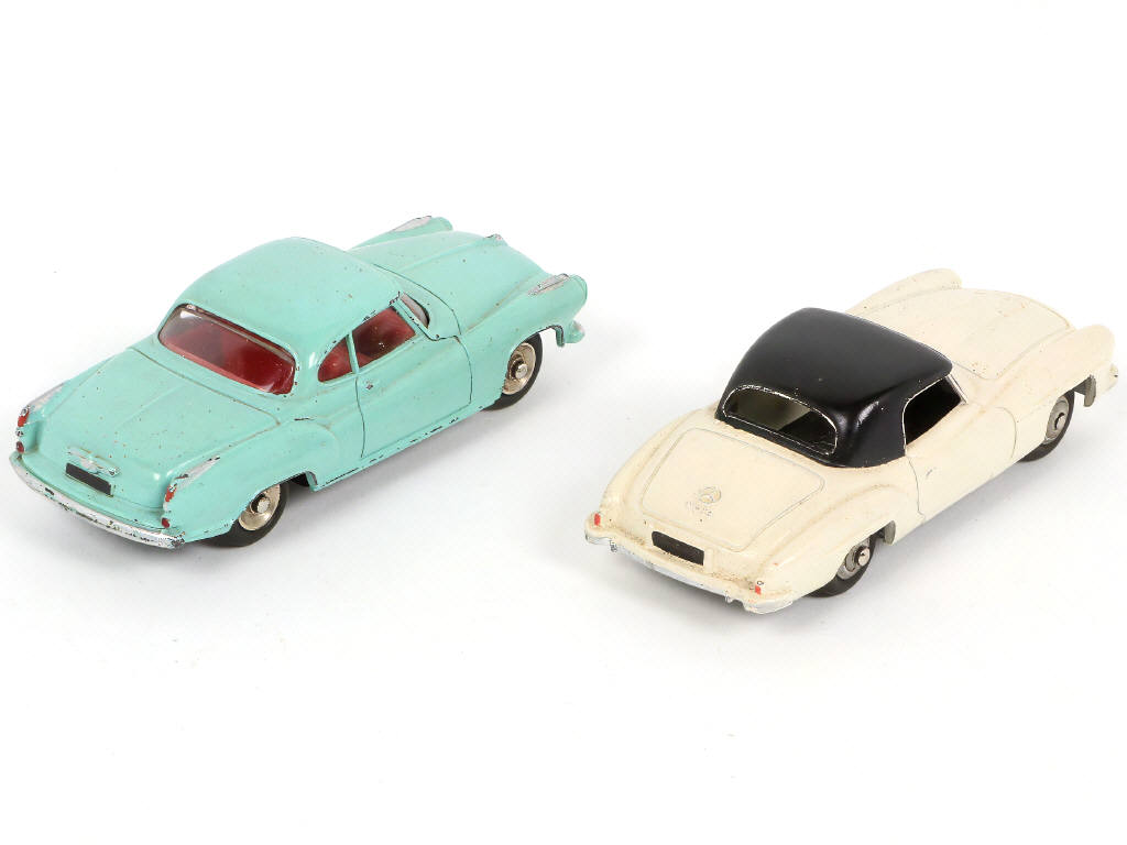 Lot 352 - DINKY TOYS (FRANCE) (3)