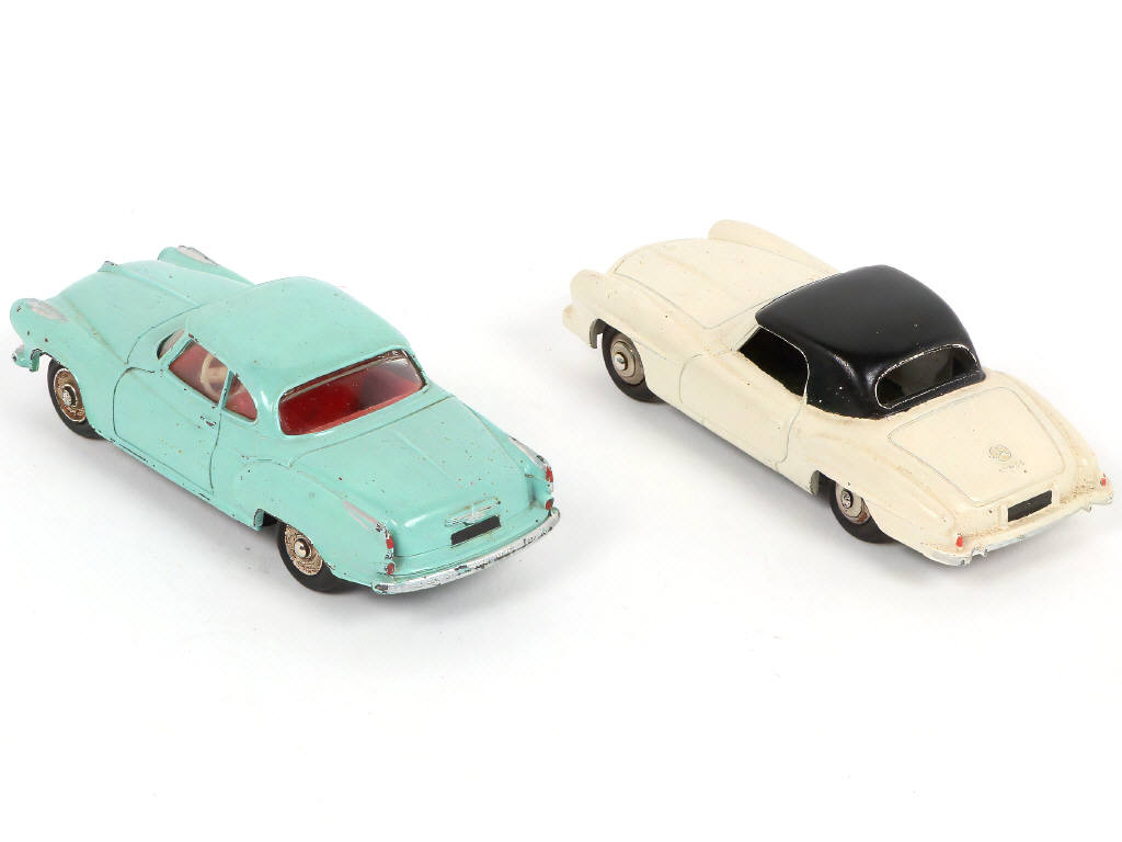 Lot 352 - DINKY TOYS (FRANCE) (3)
