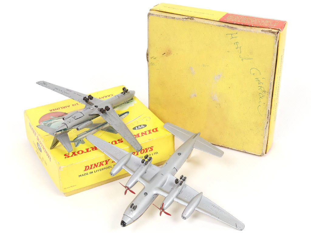 Lot 302 - DINKY TOYS (GB) (2)