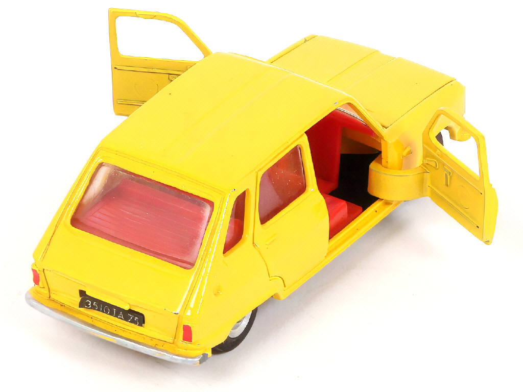 Lot 324 - DINKY TOYS (FRANCE) (1)