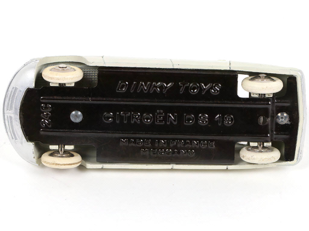 Lot 318 - DINKY TOYS (FRANCE) (1)