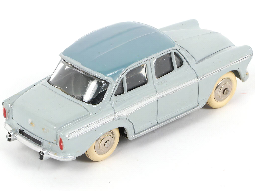 Lot 319 - DINKY TOYS (FRANCE) (1)