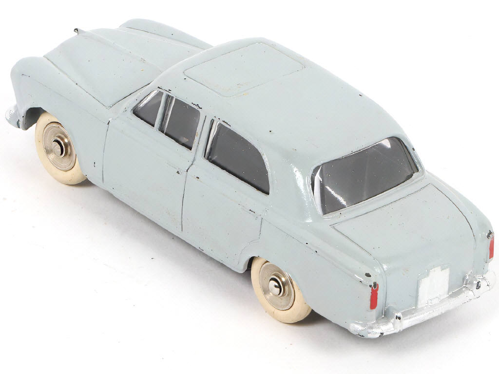 Lot 317 - DINKY TOYS (FRANCE) (1)