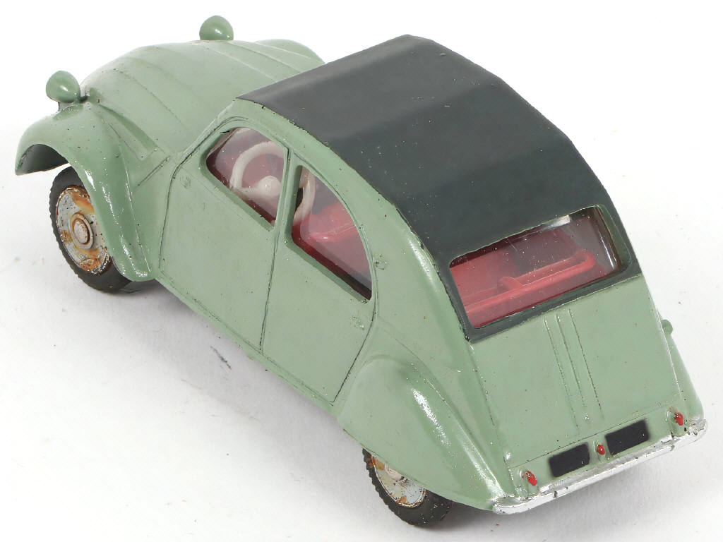 Lot 329 - DINKY TOYS (FRANCE) (1)