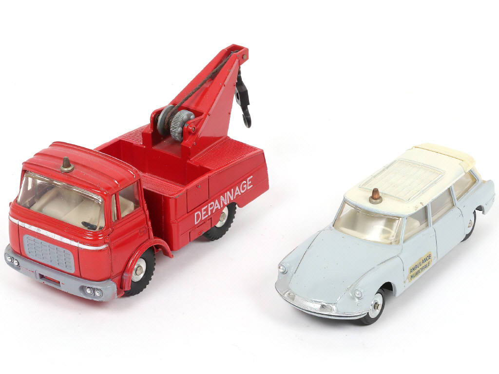 Lot 344 - DINKY TOYS (FRANCE) (2)