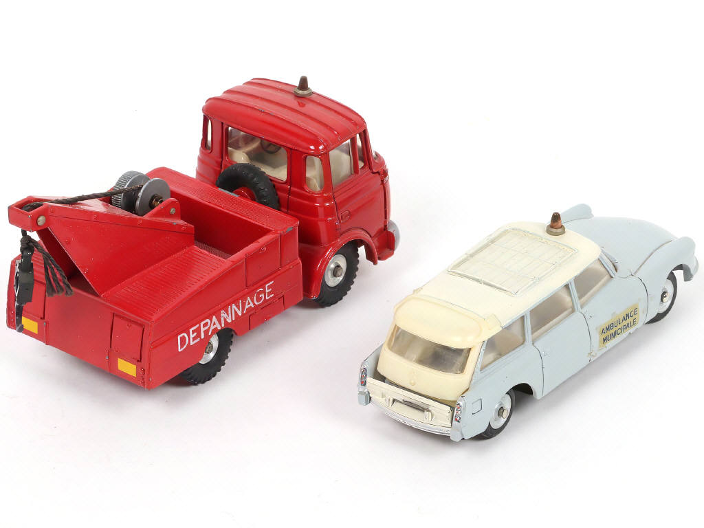 Lot 344 - DINKY TOYS (FRANCE) (2)