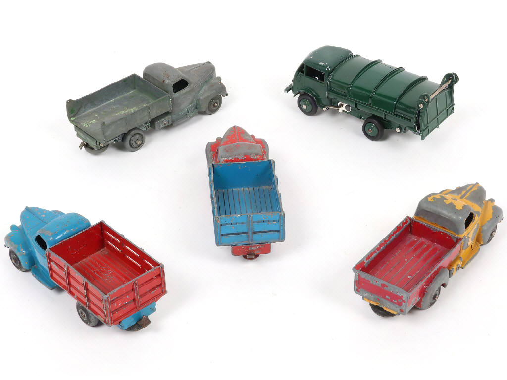 Lot 357 - DINKY TOYS (FRANCE) (5)