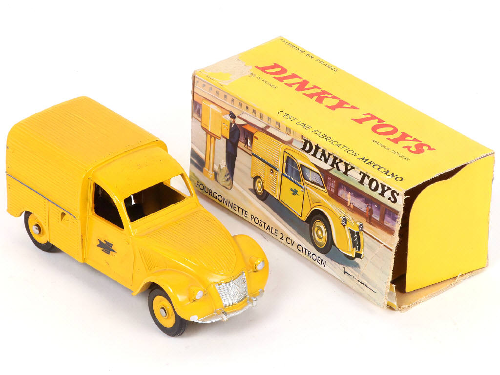 Lot 330 - DINKY TOYS (FRANCE) (1)
