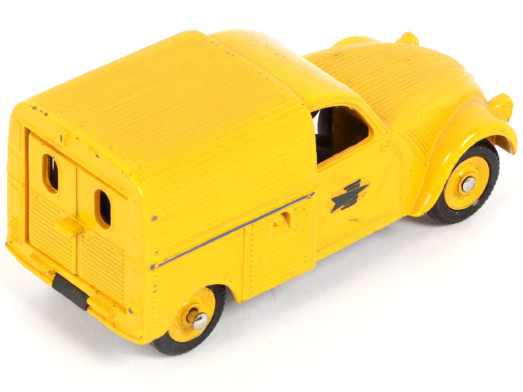 Lot 330 - DINKY TOYS (FRANCE) (1)