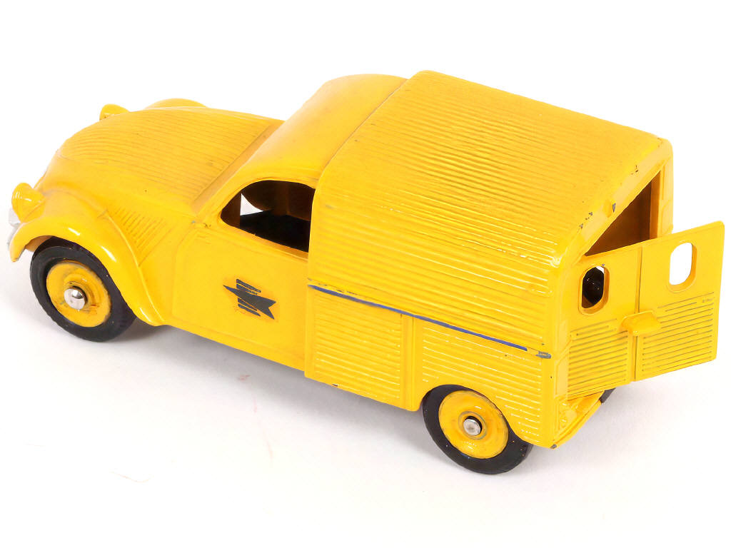 Lot 330 - DINKY TOYS (FRANCE) (1)