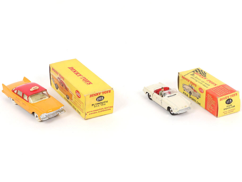 Lot 274 - DINKY TOYS (GB) (2)